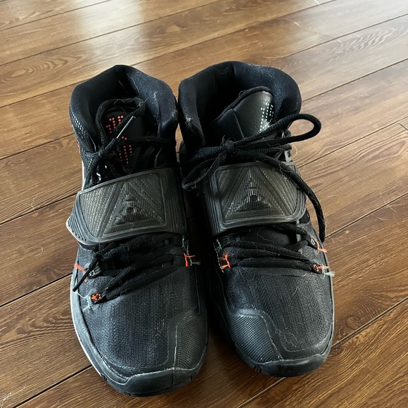 Nike Kyrie 6 shot clock shoes, going for over 400 on the internet - Picture 2 of 2